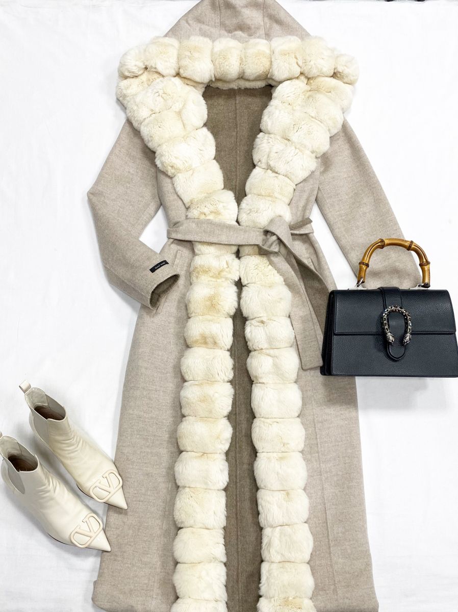 Пальто/кашемир/ мех шиншиллы / Rixo размер 42 цена 62 620 руб 
Ботильоны Valentino размер 38 цена 31 310 руб
Сумка Gucci 