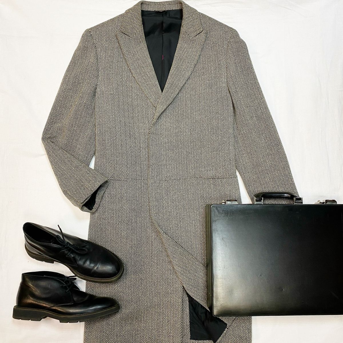 Пальто Versace размер 52 цена 23 078 руб Ботинки / зимние / Tods размер 43 цена 7 693 рубПортфель Cartier