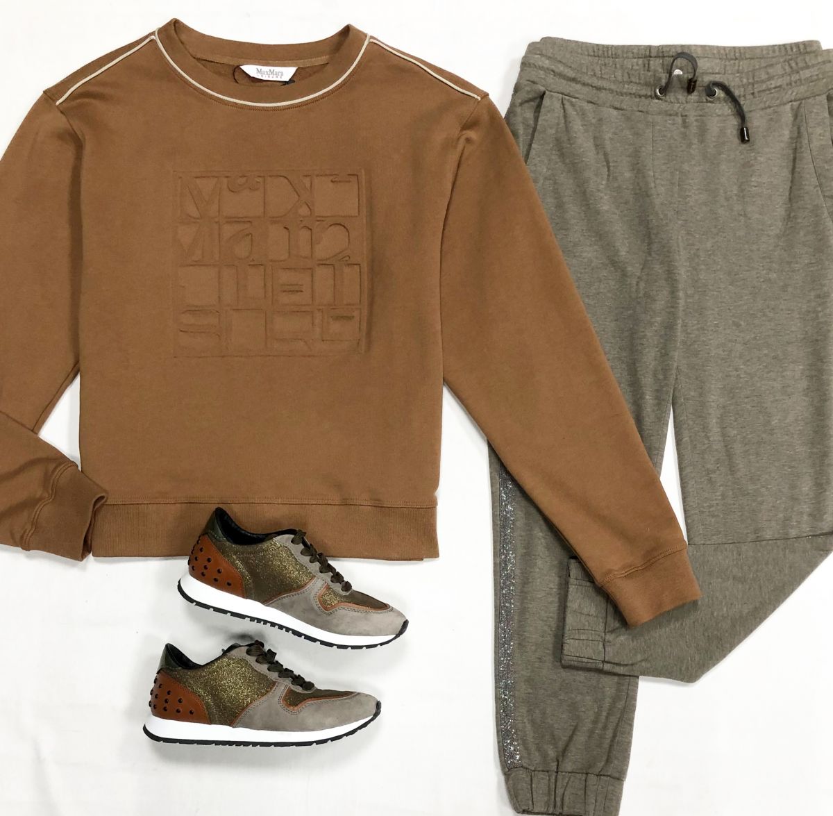 Брюки/манили/ размер XS цена 15 641 руб
Толстовка Max Mara размер XL цена 23 078 руб
Кроссовки Tods размер 37 цена 15 385 руб