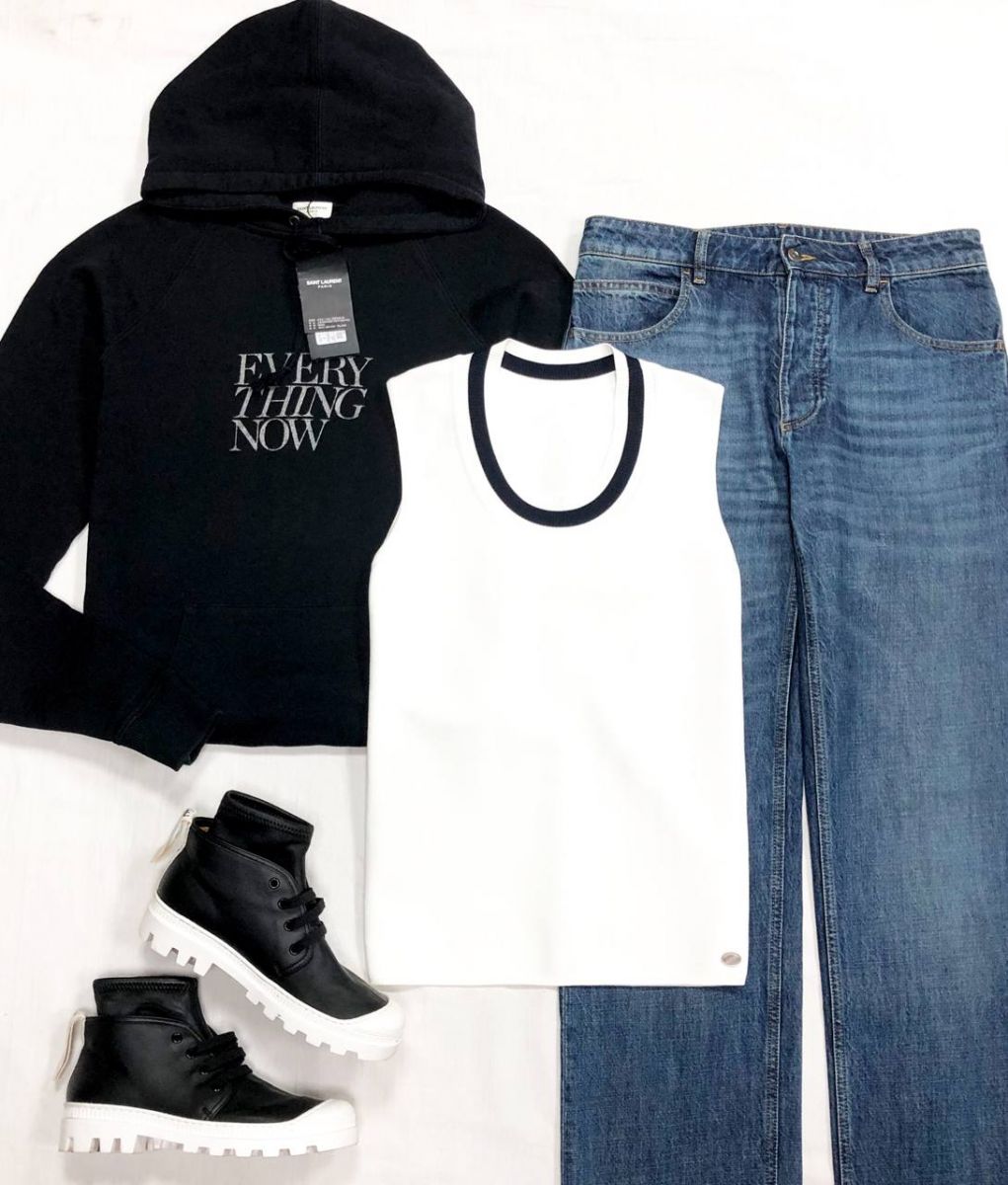 Толстовка Saint Laurent размер S цена 26 614 руб
Топ Chanel размер 38 цена 31 310 руб
Джинсы BOTTEGA VENETA размер 38 цена 15 655 руб
Ботинки Loewe размер 37 цена 34 441 руб