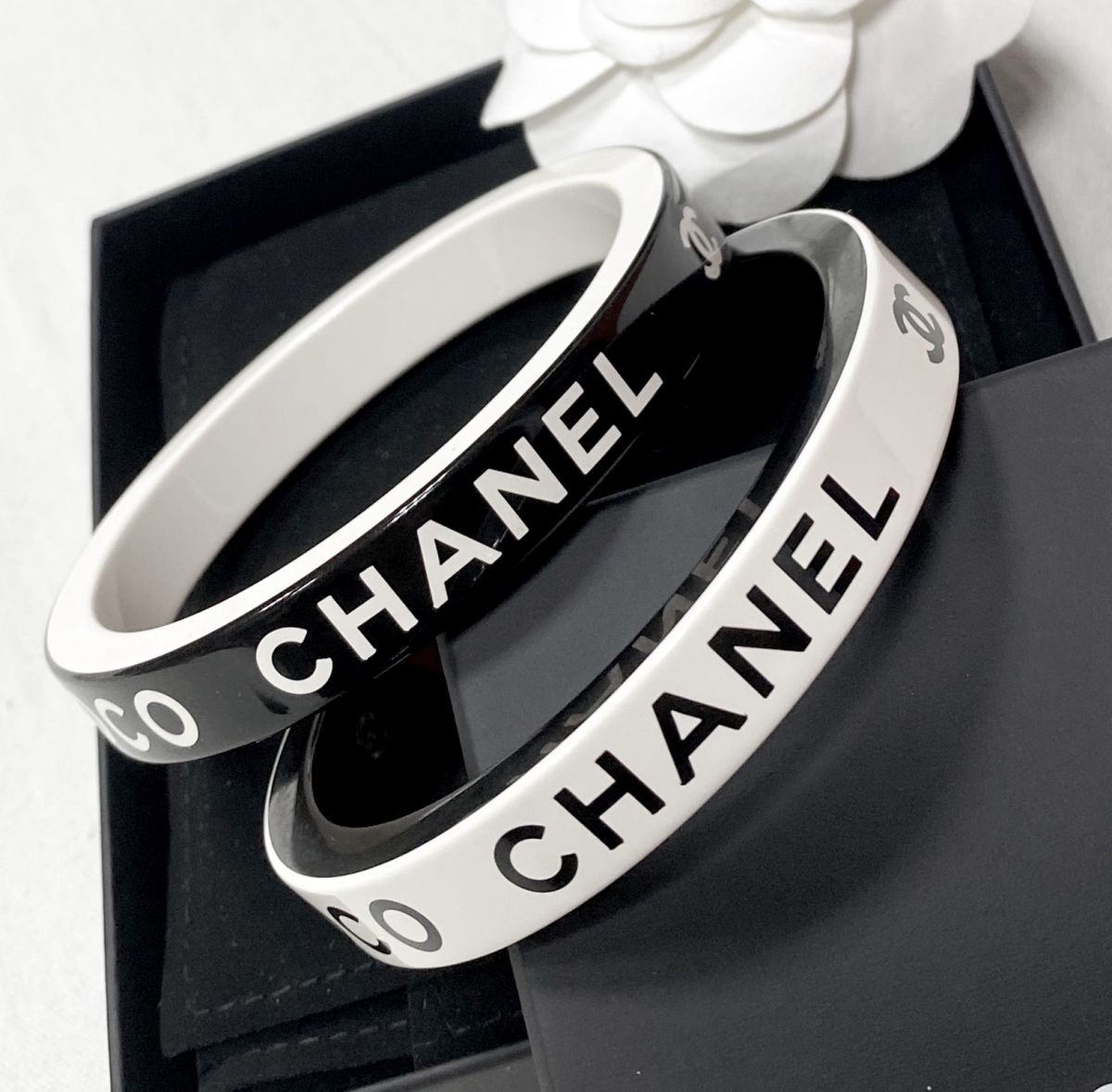 Браслеты Chanel цена по 46 965 руб / упаковка /