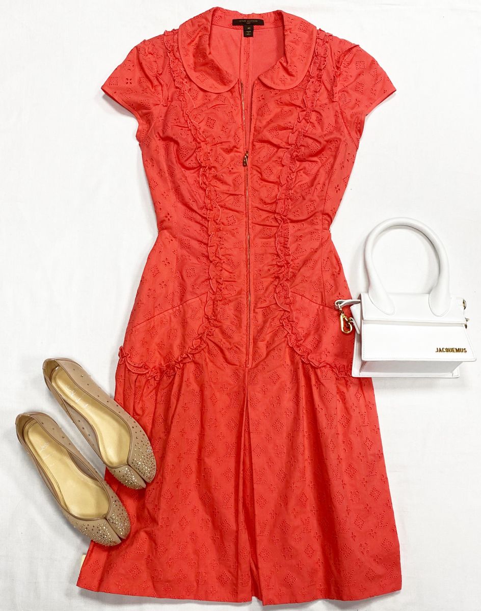 Платье Louis Vuitton размер 40 цена 23 483 руб
Балетки Louboutin размер 39 цена 46 965 руб
Сумочка Jacquemus 