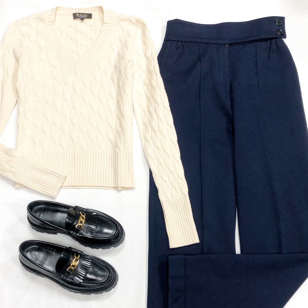 Брюки Louis Vuitton размер 38 цена 31 310 руб
Кофта/ кашемир/ LORO PIANA размер 40 цена 15 655 руб
Лоферы Celine размер 38 цена 23 483 ру