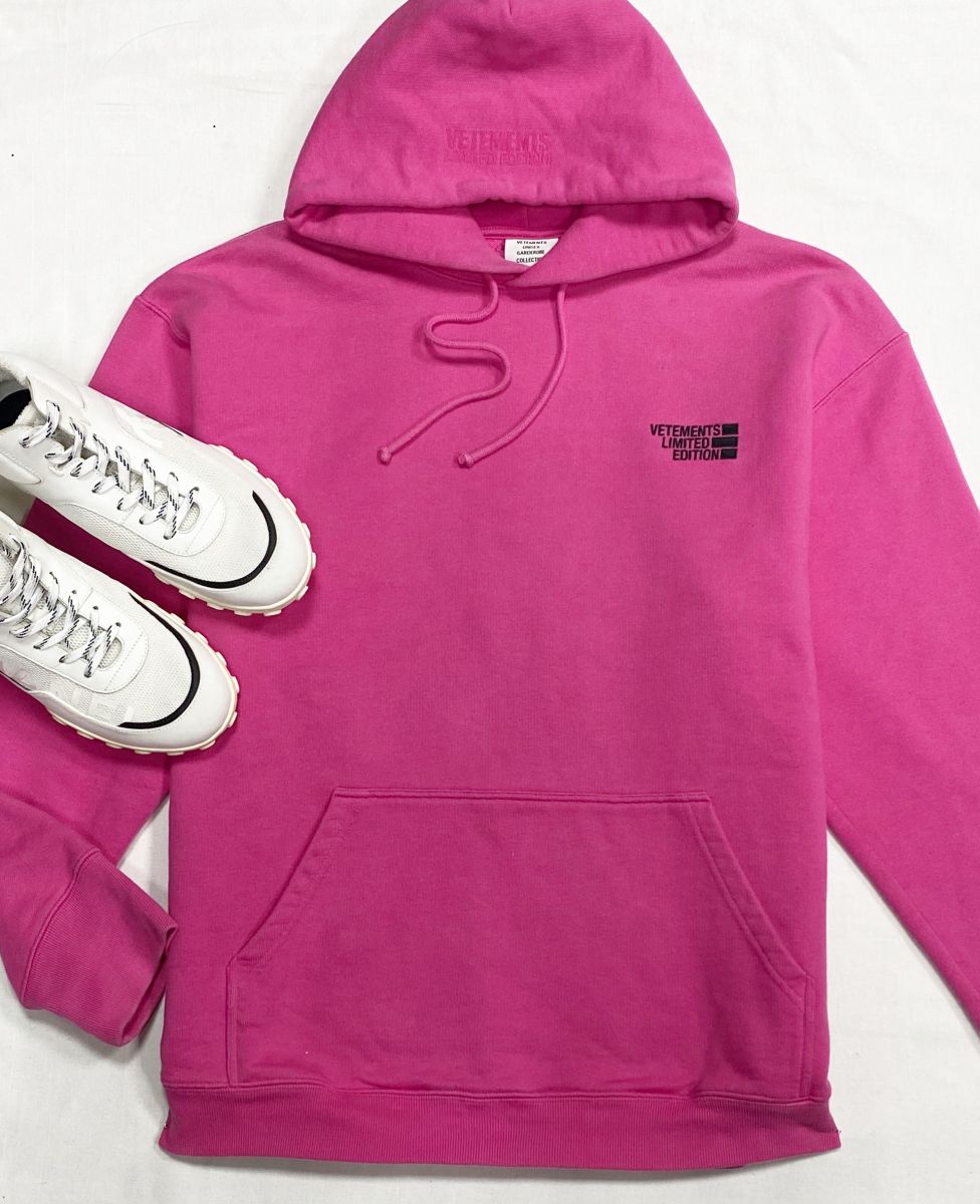 Толстовка Vetements размер S цена 23 483 рубКроссовки Chanel размер 39 цена 39 138 руб