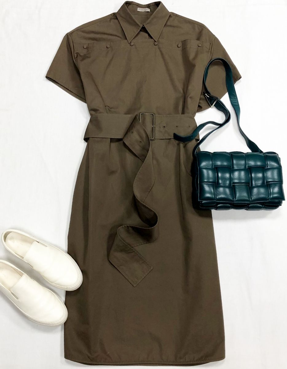 Платье BOTTEGA VENETA размер 42 цена 23 483 рубЛоферы The Row размер 39 цена 39 138 рубСумка BOTTEGA VENETA