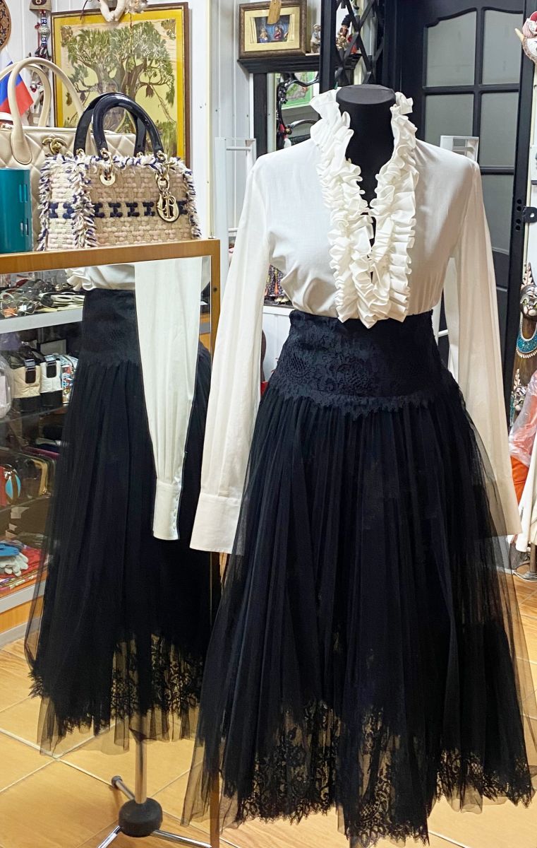 Блузка Dolce Gabbana размер 44 цена 9 393 руб Юбка Ermanno Scervino размер 38 цена 23 483 руб
