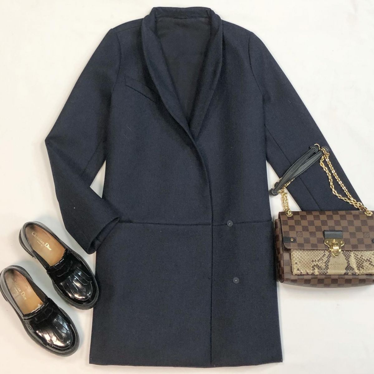 Пальто Brunello Cucinelli раз48 цена 38 463 рубЛоферы Dior размер 38.5 цена 30 770 рубСумка Louis Vuitton