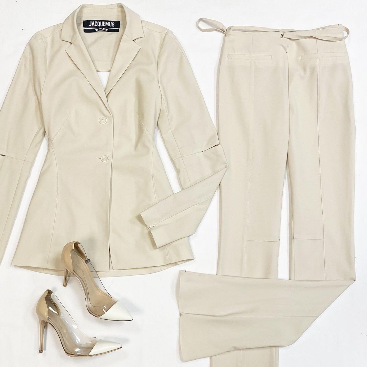 Костюм Jacquemus размер 34 цена 46 155 рубТуфли Gianvito Rossi размер 36.5 цена 7 693 руб