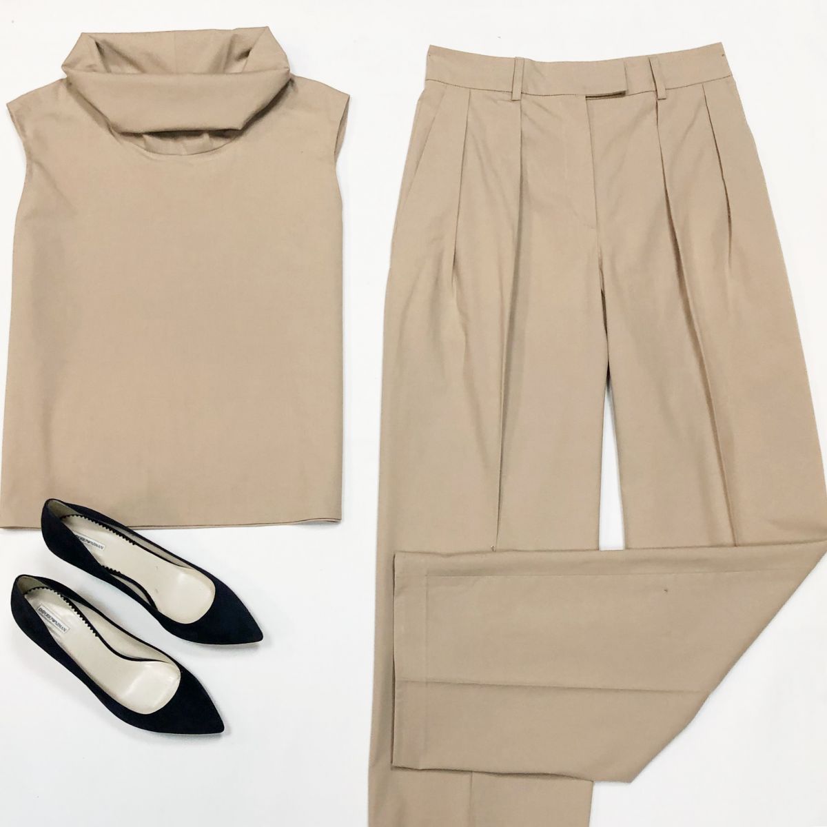 Костюм Max Mara размер 42 цена 12 308 рубТуфли Armani размер 39 цена 7 693 руб