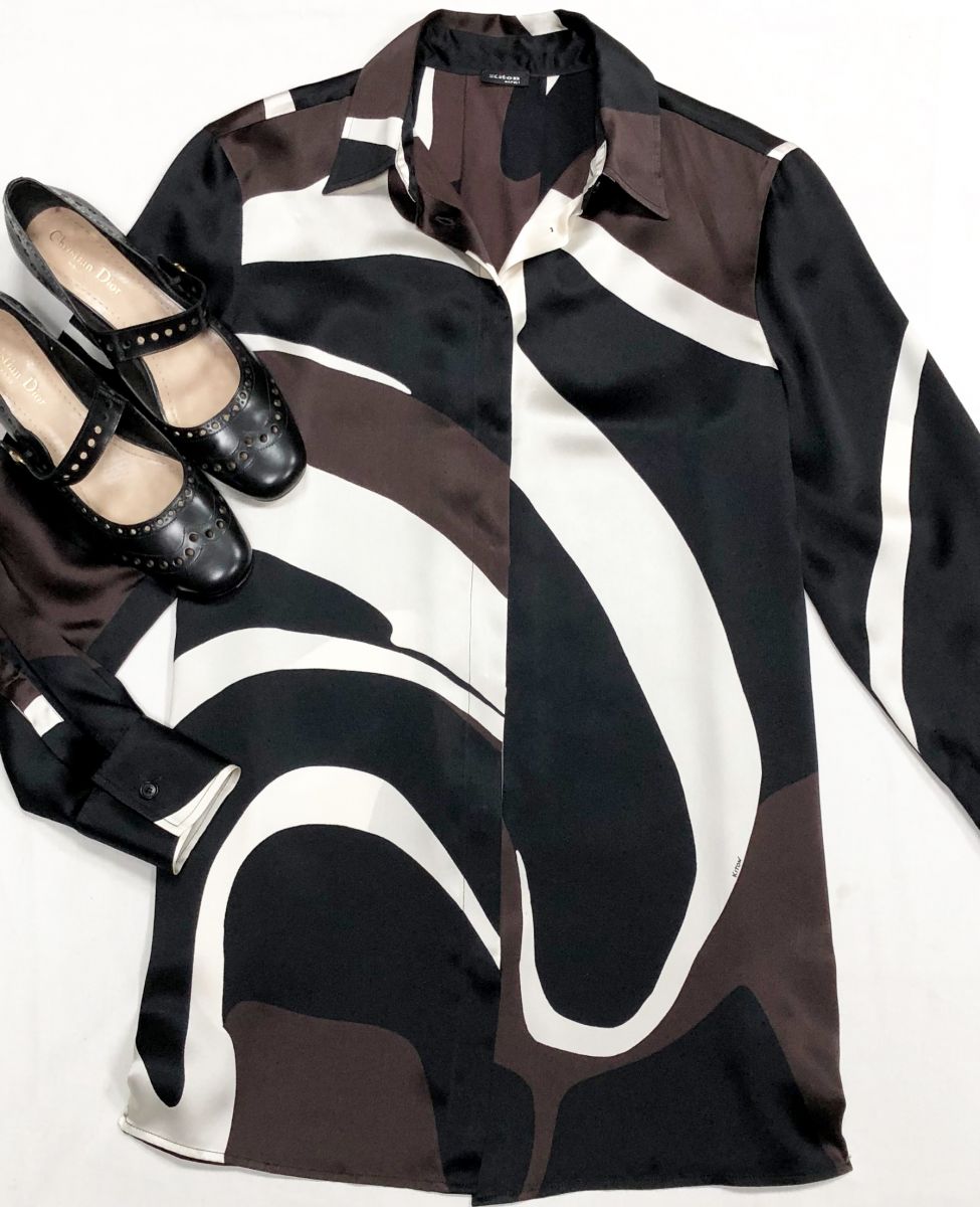Блузка Kiton размер 42 цена 23 483 руб
Туфли Christian Dior размер 39 цена 46 965 руб