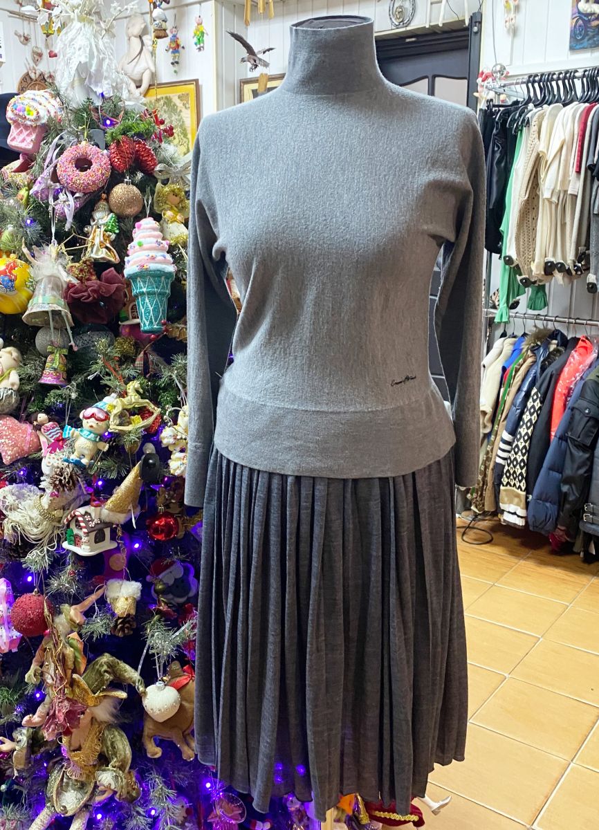 Кофта Armani размер 40 цена 3 131 руб
Юбка Fabiana Filippi размер 40 цена 10 959 руб