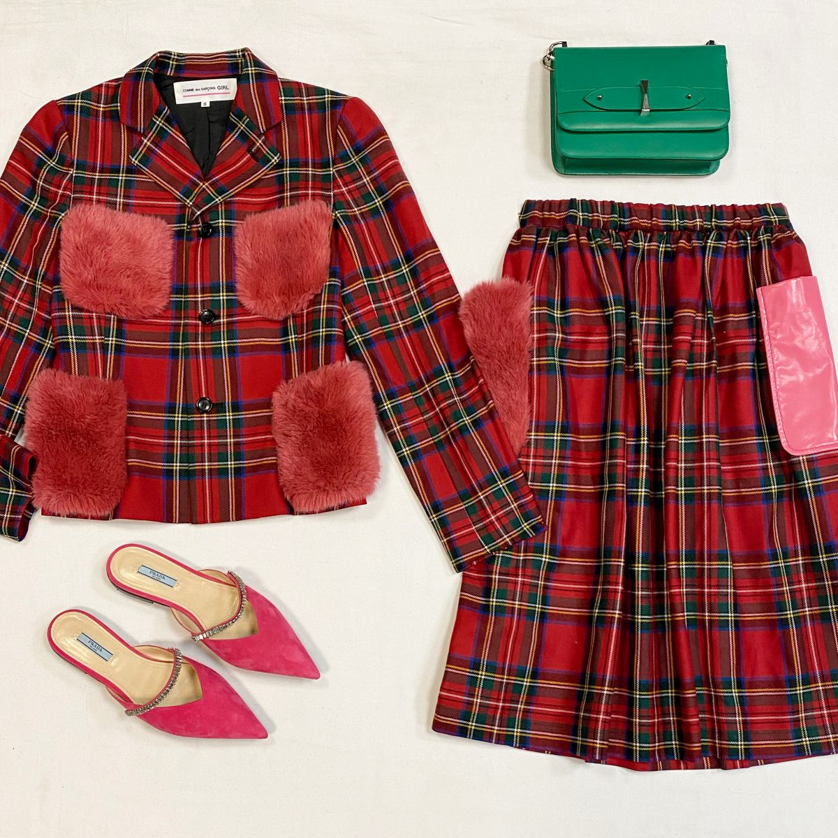 Костюм/отделка кожа/мех / Comme Des Garçons размер S цена 23 078 рубМюли Prada размер 40 цена 30 770 рубСумка Alexander Mqueen