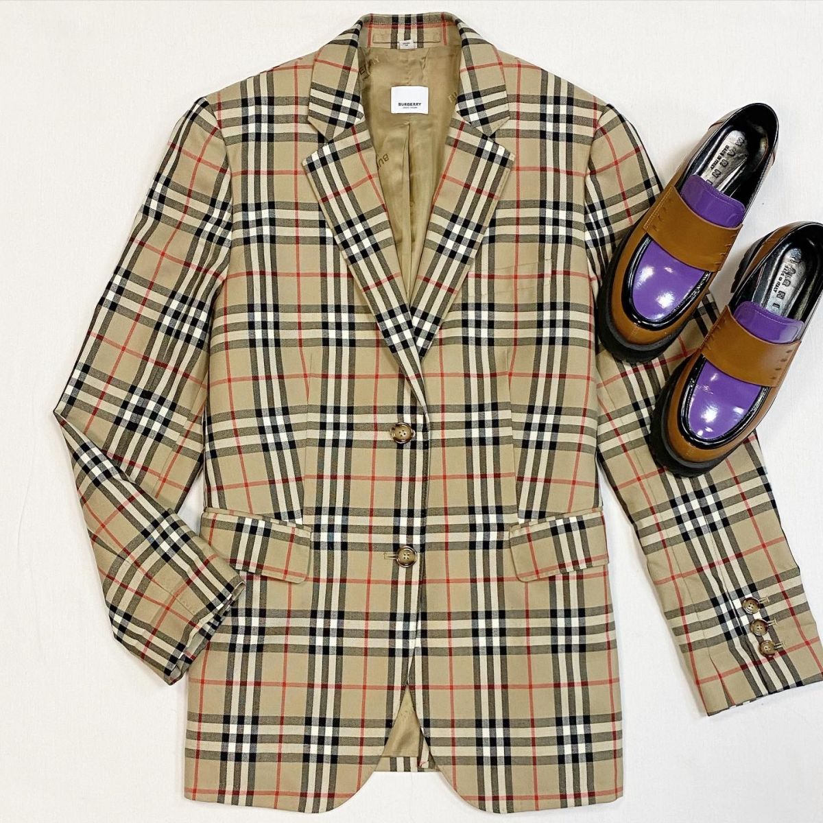 Жакет Burberry размер 46 цена 30 770 рубЛоферы Marni размер 39 цена 12 308 руб