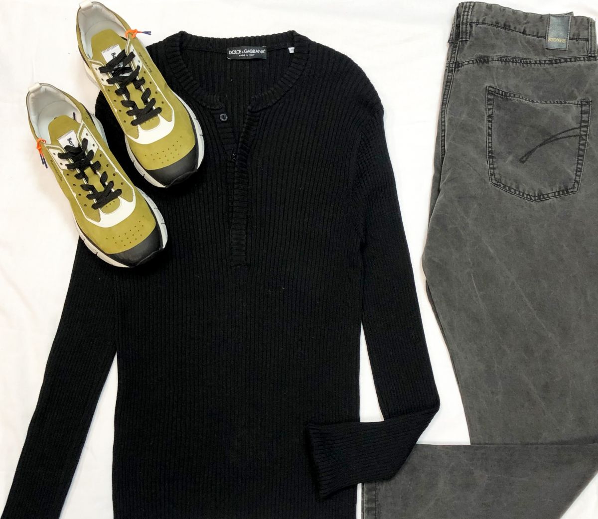 #Mechtamen
Свитер Dolce Gabbana размер 56 цена 5 385 руб 
Джинсы STONE ISLAND размер L цена 3 077 руб 
Кроссовки BARRACUDA размер 41 цена 23 078 руб
