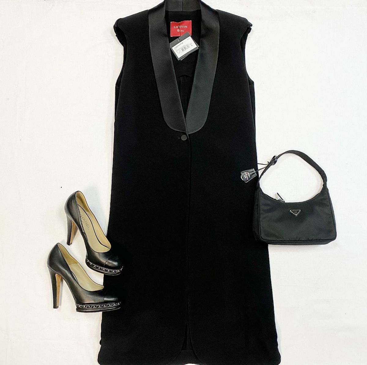 Жилет Lanvin размер 40 цена 15 385 руб / новый с биркой / Туфли Chanel размер 41 цена 15 385 рубСумка Prada