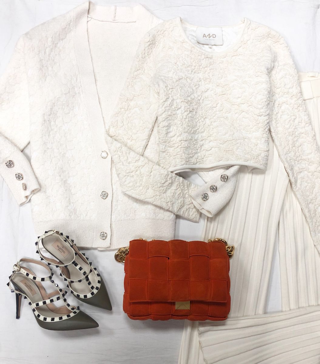 Кардиган AND BAND размер S цена 26 614 руб Костюм AND BAND размер S цена 14 090 руб Туфли VALENTINO размер 9 цена 15 655 руб Сумка BOTTEGA VENET