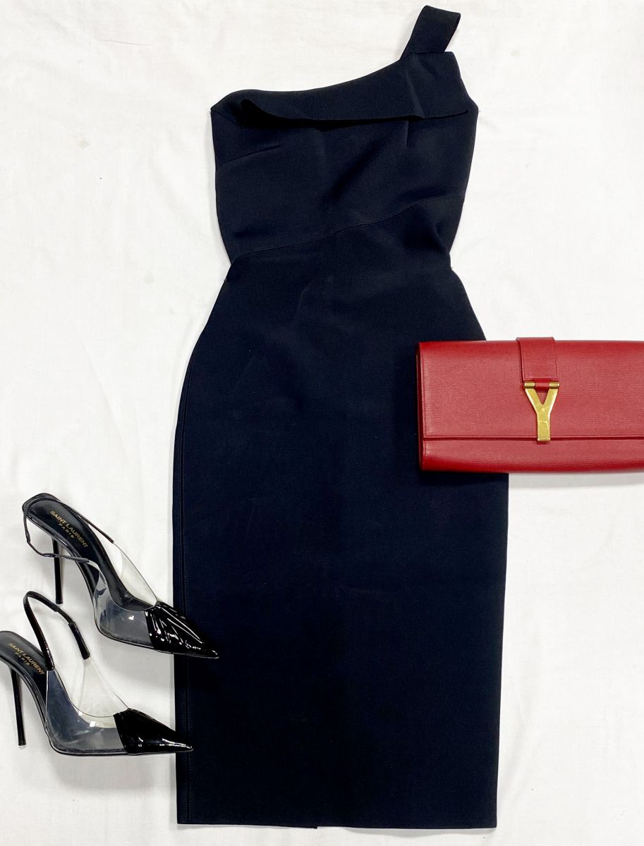 Платье Roland Mouret размер 40 цена 31 310 руб
Босоножки Saint Laurent размер 39.5 цена 31 310 руб
Клатч Ysl