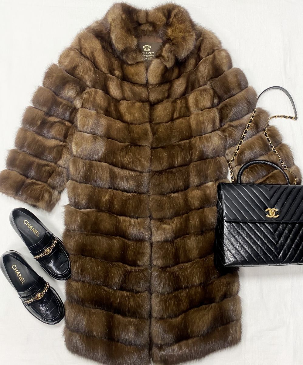 Шуба / мех соболя / Velvet размер 42 цена 313 100 руб 
Лоферы Chanel размер 39 цена 109 585 руб 
Сумка Chanel