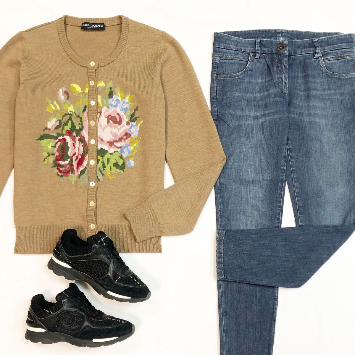 Кофта Dolce Gabbana размер 40 цена 7 693 рубДжинсы Brunello Cuccinelli размер 40 цена 7 693 рубКроссовки Chanel размер 38.5 цена 23 078 руб