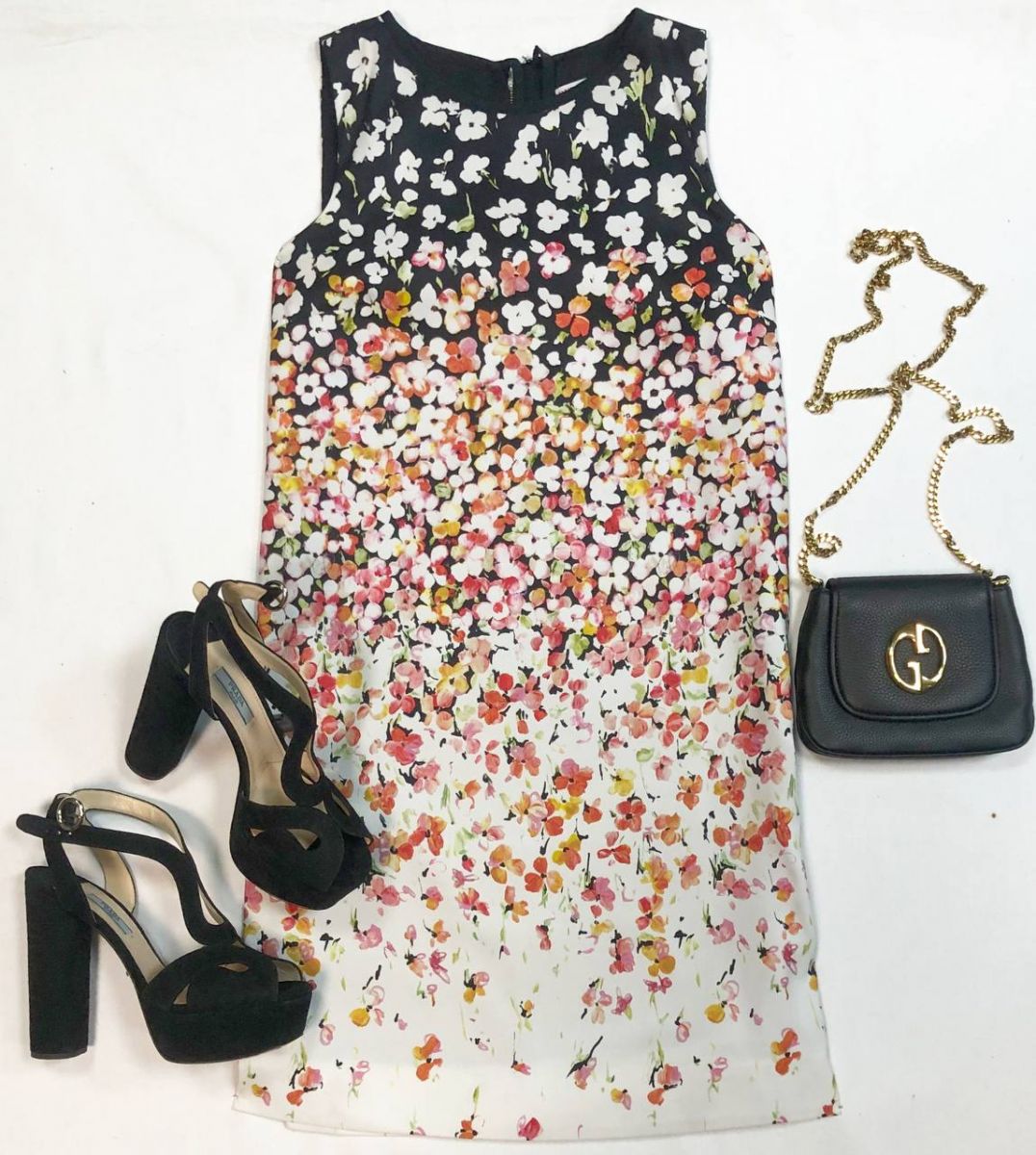 Платье Red Valentino размер 38 цена 6 154 руб
Босоножки Prada размер 38 цена 7 693 руб
Сумка Gucci