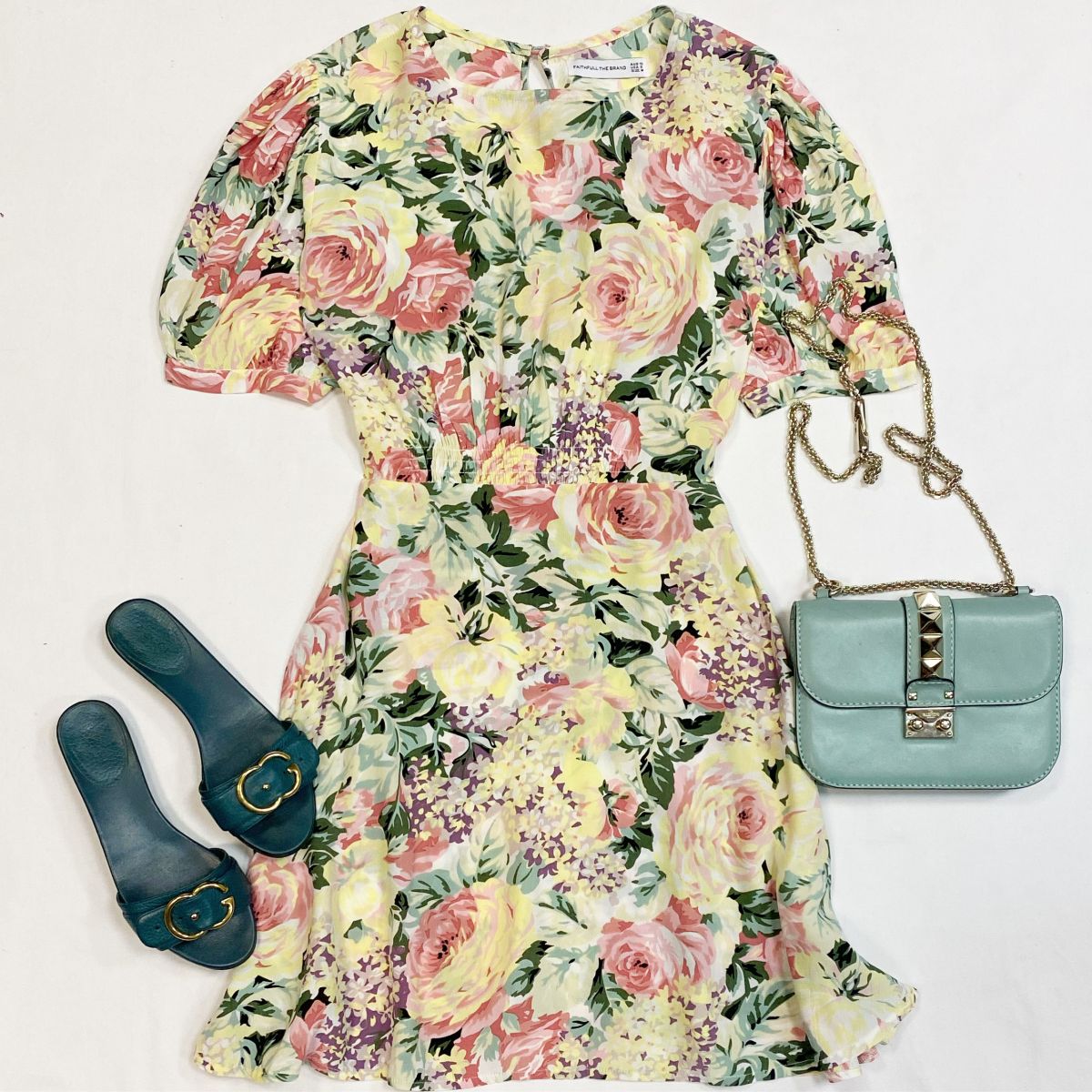 Платье Faithfull The Brand размер M цена 10 770 рубСабо Gucci размер 36 цена 7 693 рубСумка Valentino