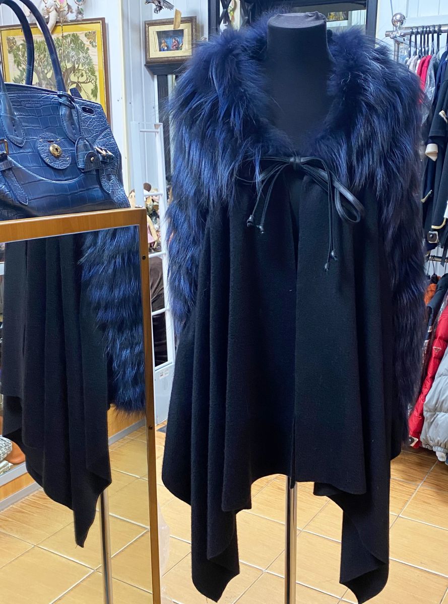 Накидка / мех лисы / Fendi цена 78 275 руб