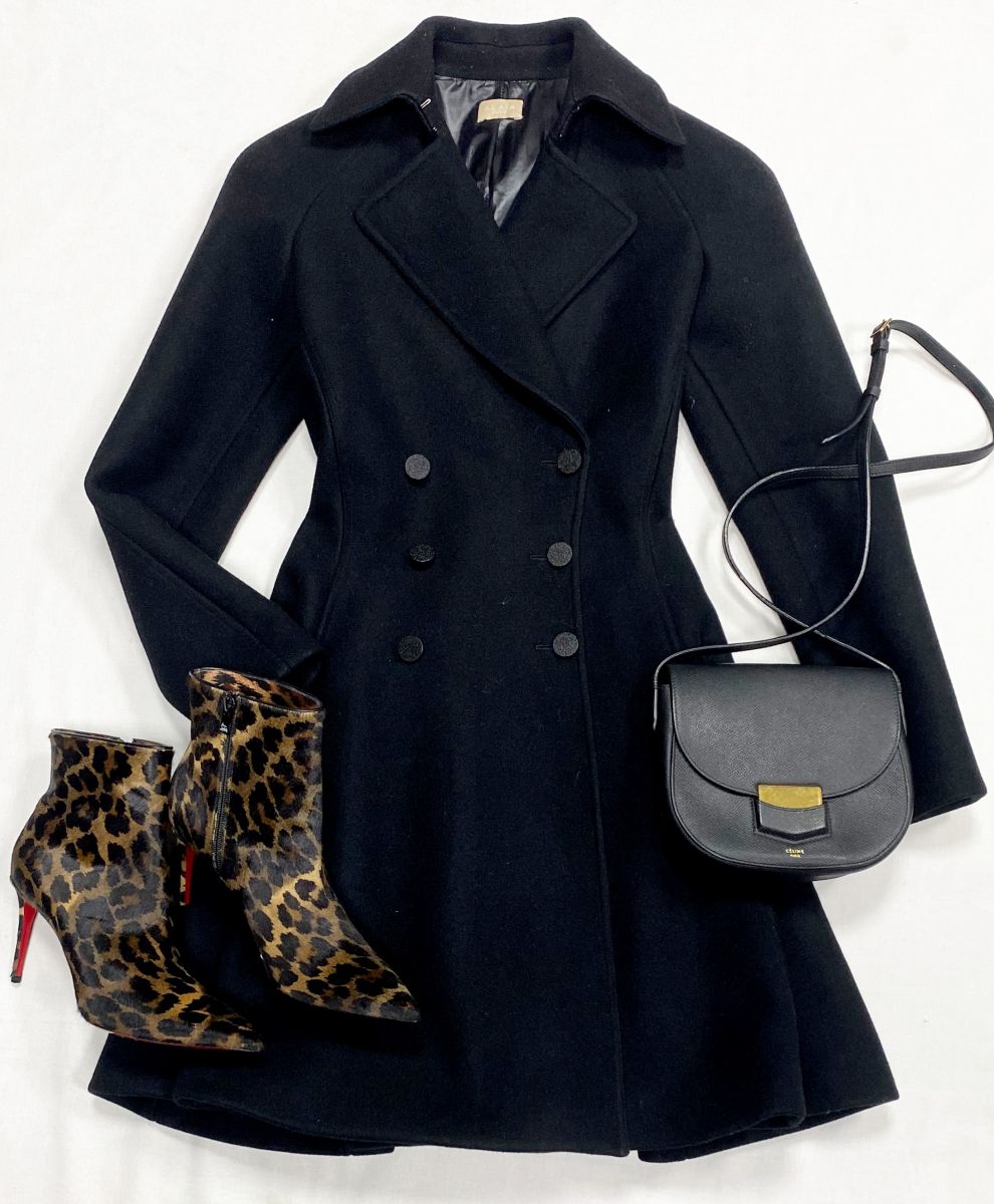 Пальто Alaïa размер 42 цена 23 483 руб
Ботильоны Louboutin размер 40 цена 70 448 руб
Сумка Celine 