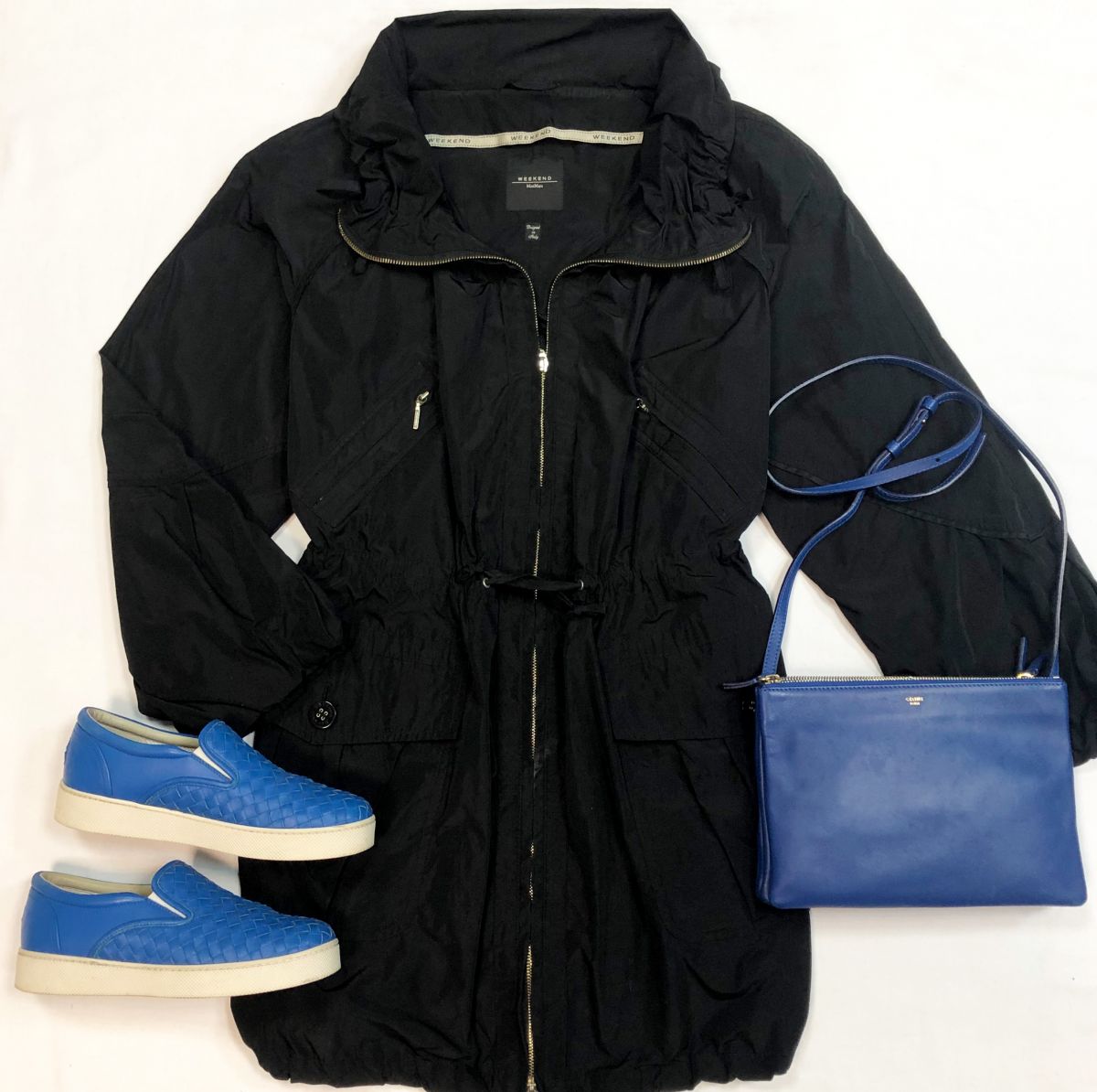 Плащ Weekend размер 42 цена 7 693 рубСлипоны BOTTEGA VENETA размер 38 цена 9 231 рубСумка CELINE