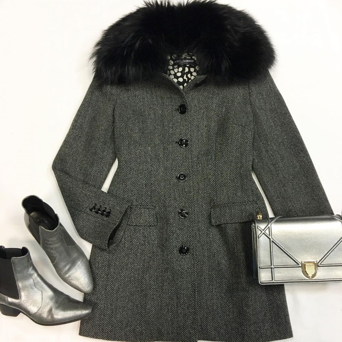 Пальто Dolce Gabbana  размер 44 цена 13 847 руб Ботинки Saint Laurent  размер 38.5 цена 15 385 руб Сумка Dior