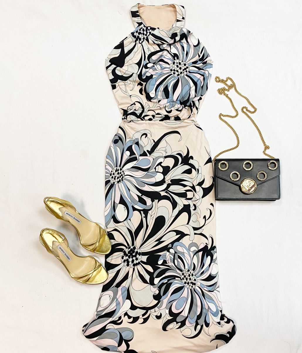 Платье Emilio Pucci размер 40 цена 12 308 руб
Босоножки Manolo Blahnik размер 40 цена 18 462 руб
Сумка Fendi 