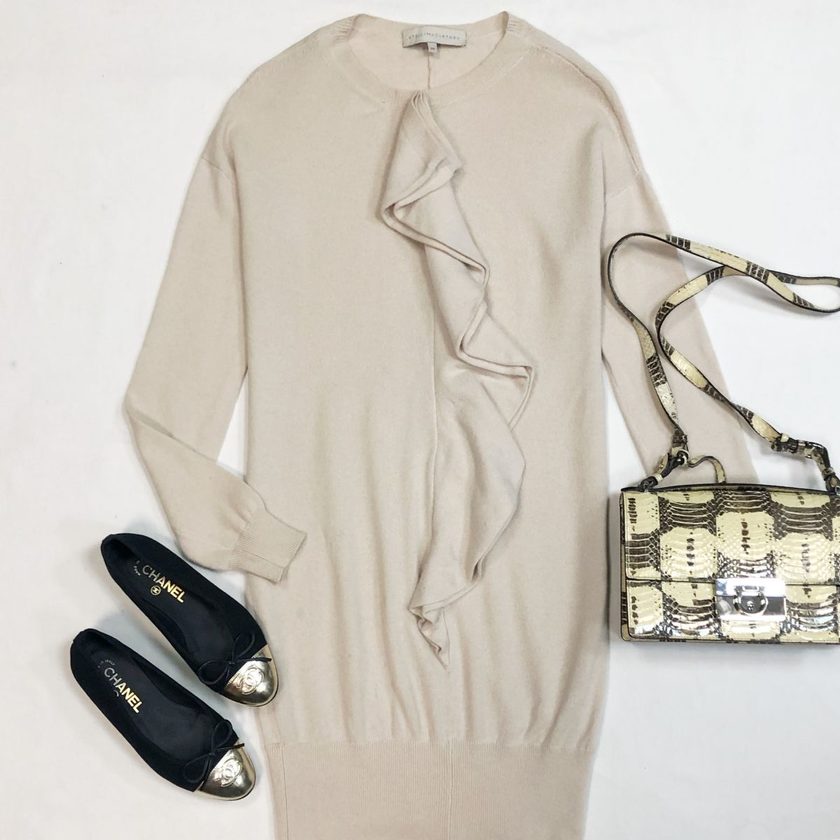 Туника Stella McCartney размер 38 цена 4 616 рубБалетки Chanel размер 35 цена 23 078 рубСумка Salvatore Ferragamo