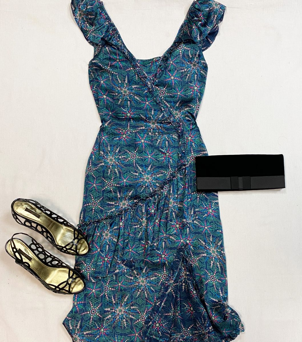 Платье Marc Jacobs размер 8 цена 7 693 руб
Босоножки Louis Vuitton размер 39.5 цена 15 385 руб
Клатч 