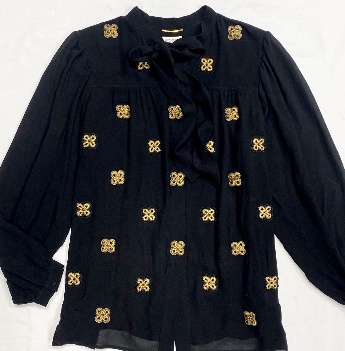 Блузка / камни/ вышивка/ Saint Laurent размер 38 цена 31 310 рубБалетки Chanel размер 38 цена 21 917 руб