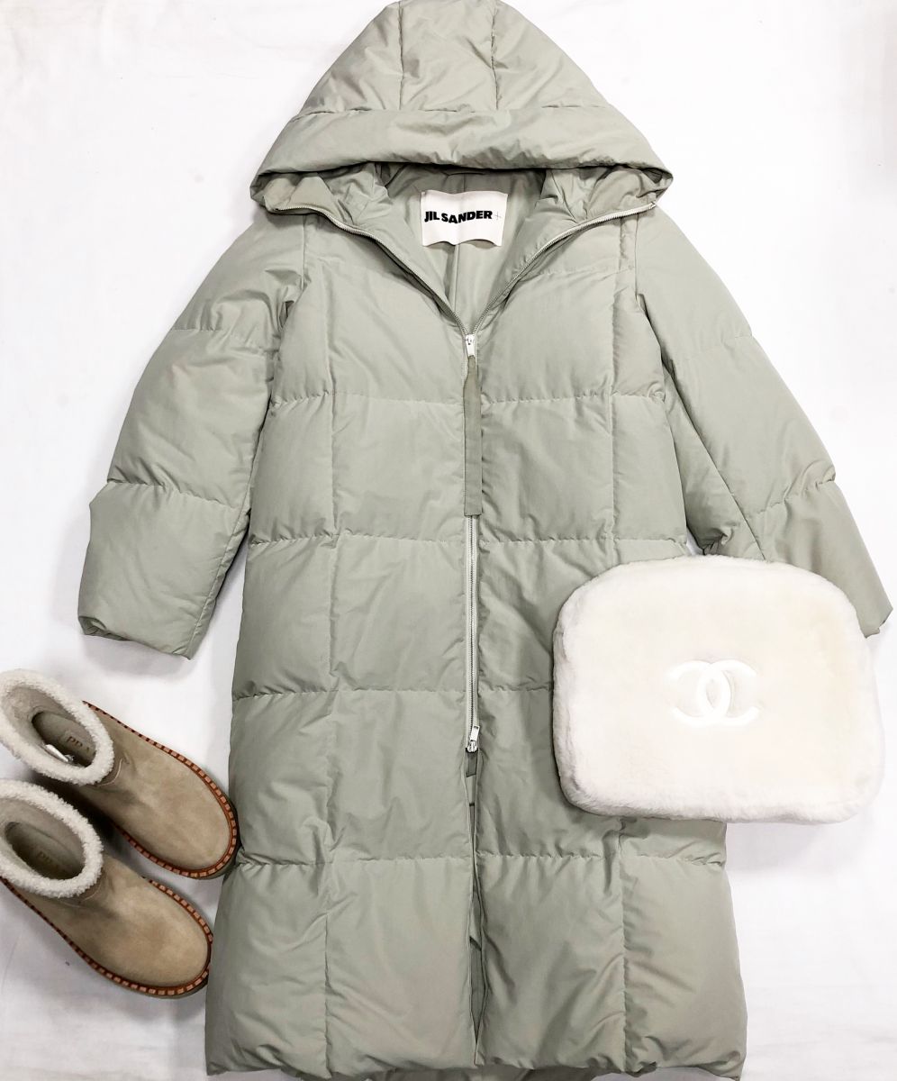 Пуховик Jil Sander размер 34 цена 78 275 руб
Ботинки Prada размер 38 цена 78 275 руб
Клатч Chanel