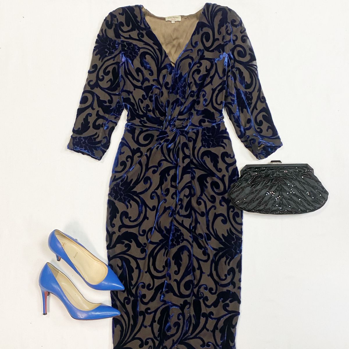 Платье A La Russe размер 40 цена 15 385 рубТуфли Louboutin размер 39 цена 23 078 рубКлатч Armani