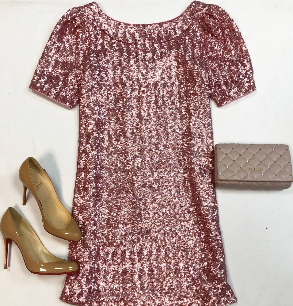 Платье/пайетки/ Blumarine размер 40 цена 10 770 руб
Туфли Louboutin размер 38 цена 15 385 руб
Клатч Liu Jo