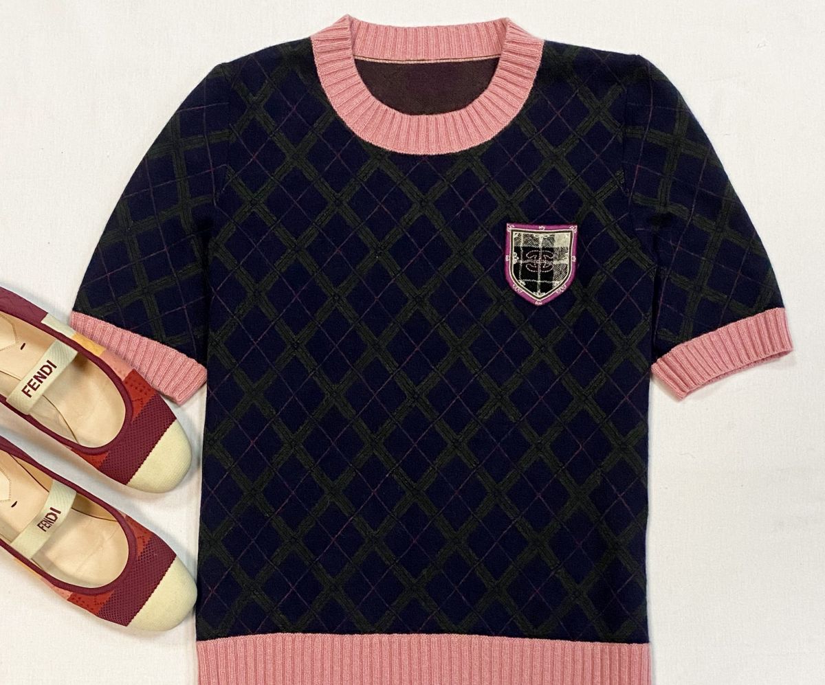 Кофта Chanel размер 38 цена 20 001 руб
Балетки Fendi размер 38 цена 15 385 руб 