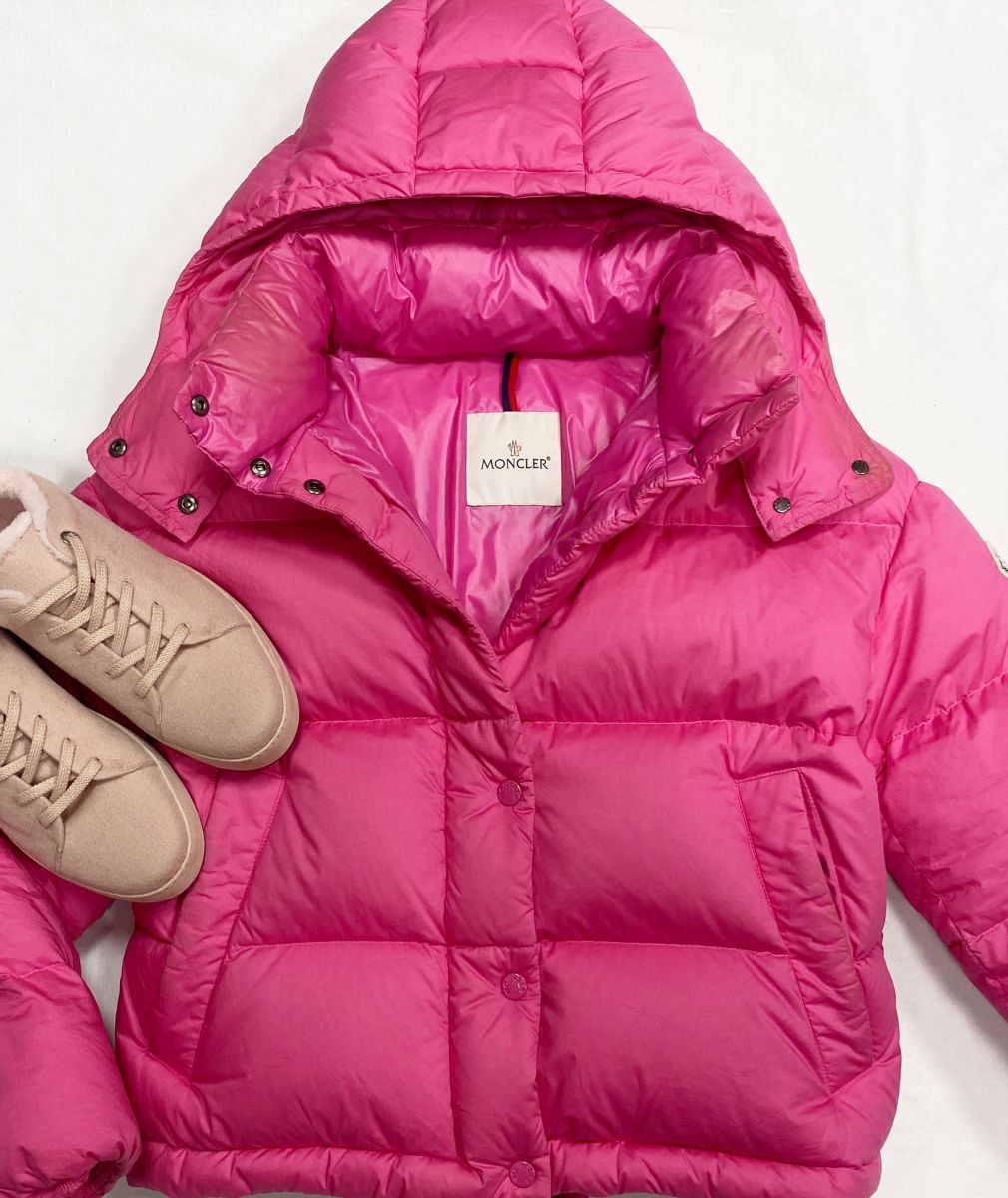 Пуховик Moncler размер 0 цена 39 138 руб
Кеды Loro Piana размер 40 цена 62 620 руб