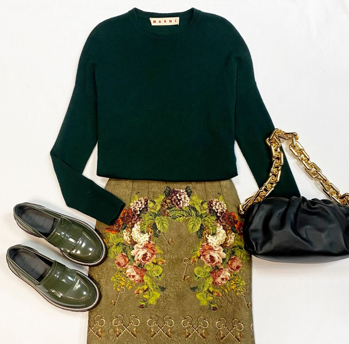 Юбка Dolce Gabbana размер 40 цена 12 308 руб
Кофта Marni размер 38 цена 6 154 руб
Лоферы Brunello Cucinelli размер 36 цена 23 078 руб
Сумка Bottega Veneta 