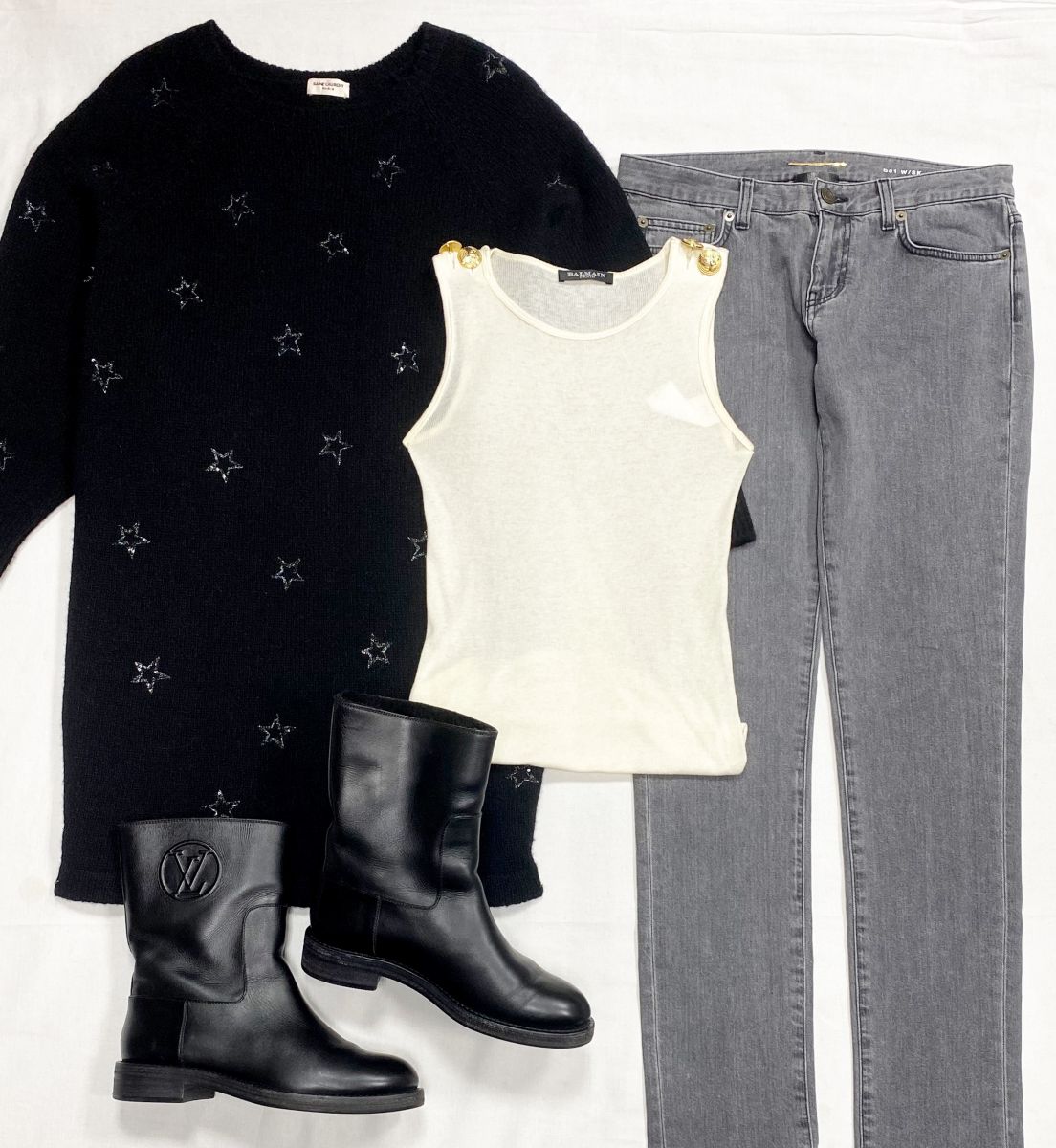 Свитер Saint Laurent размер S цена 10 959 руб
Джинсы Saint Laurent размер 27 цена 12 524 руб
Топ Balmain размер 42 цена 7 828 руб
Ботинки Louis Vuitton размер 36.5 цена 23 483 руб