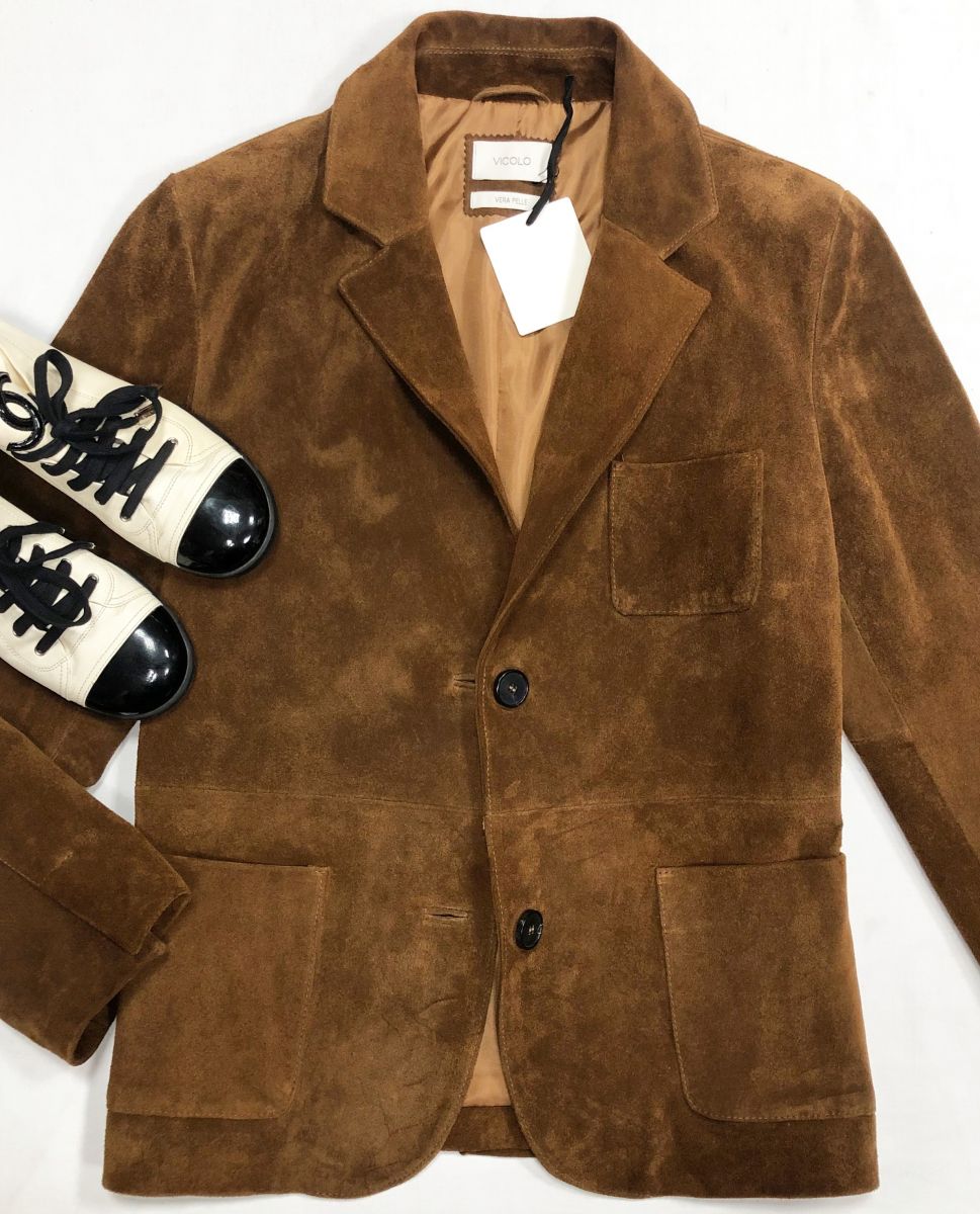 Жакет /замша/ Vicolo размер S цена 36 007 руб/ с биркой/ 
Кеды Chanel размер 39.5 цена 15 655 руб