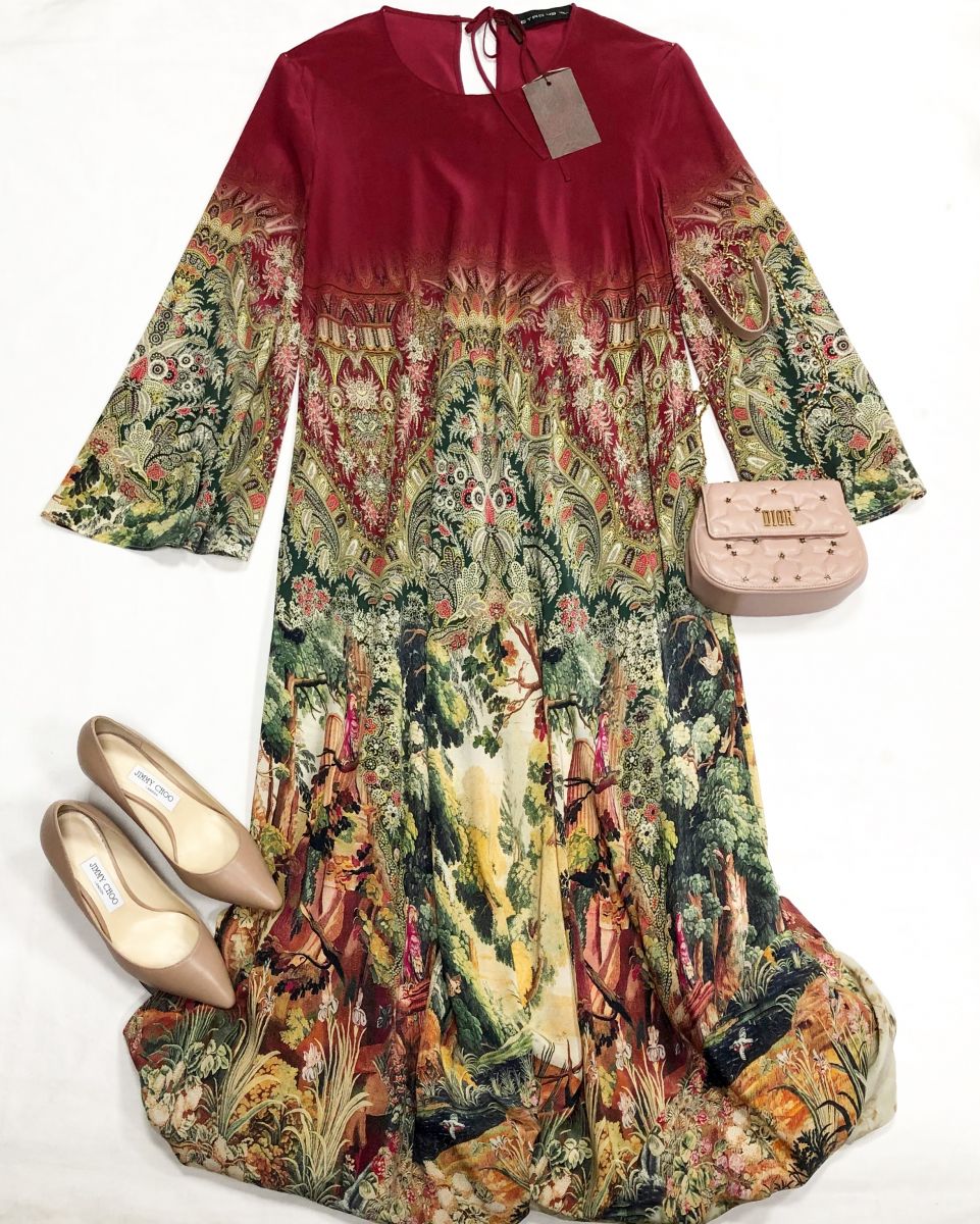 Платье ETRO размер 48 цена 31 310 руб
Туфли Jimmy Choo размер 37 цена 31 310
Руб
Сумочка Christian Dior