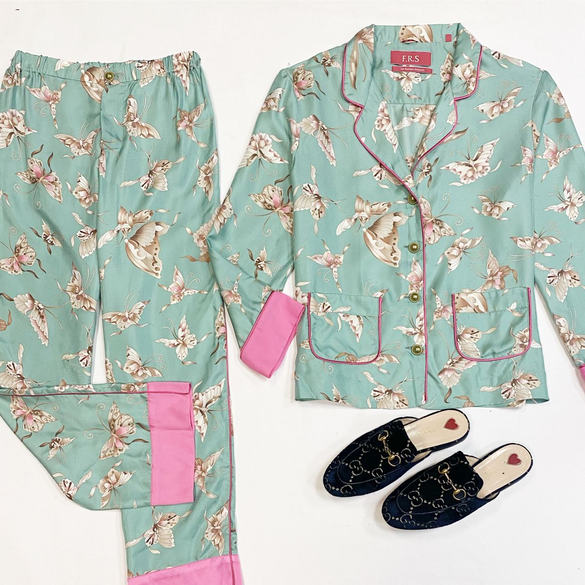Костюм/шёлк/ Frs размер S цена 9 231 рубМюли Gucci размер 37 цена 23 078 руб