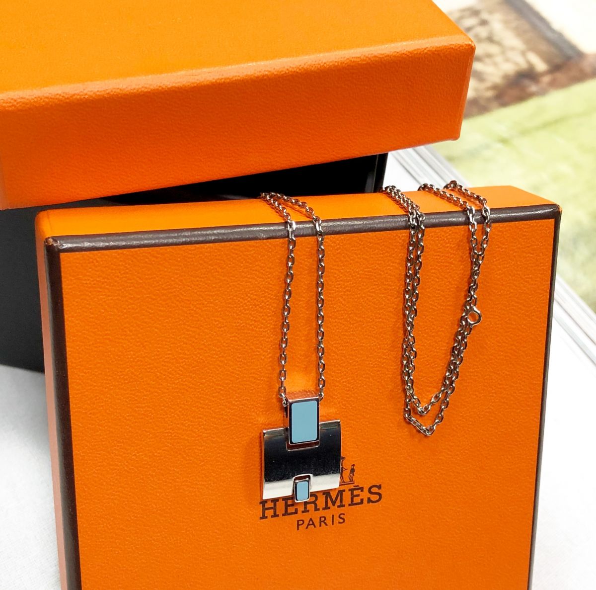 Кулон Hermes цена 23 483 руб/ в коробке/

