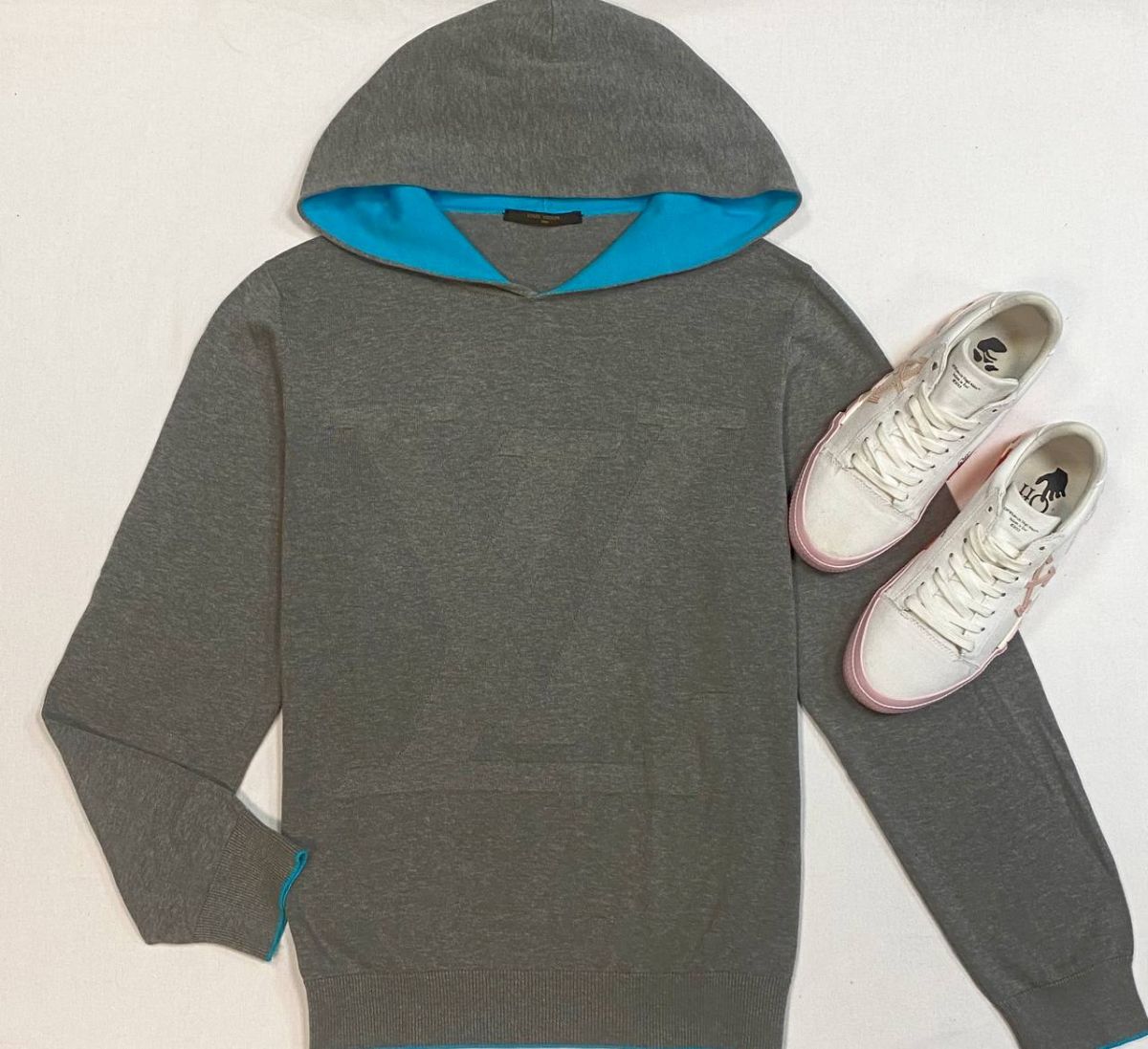 Толстовка Louis Vuitton размер XL цена 12 308 руб
Кеды Off White размер 42 цена 12 308 руб