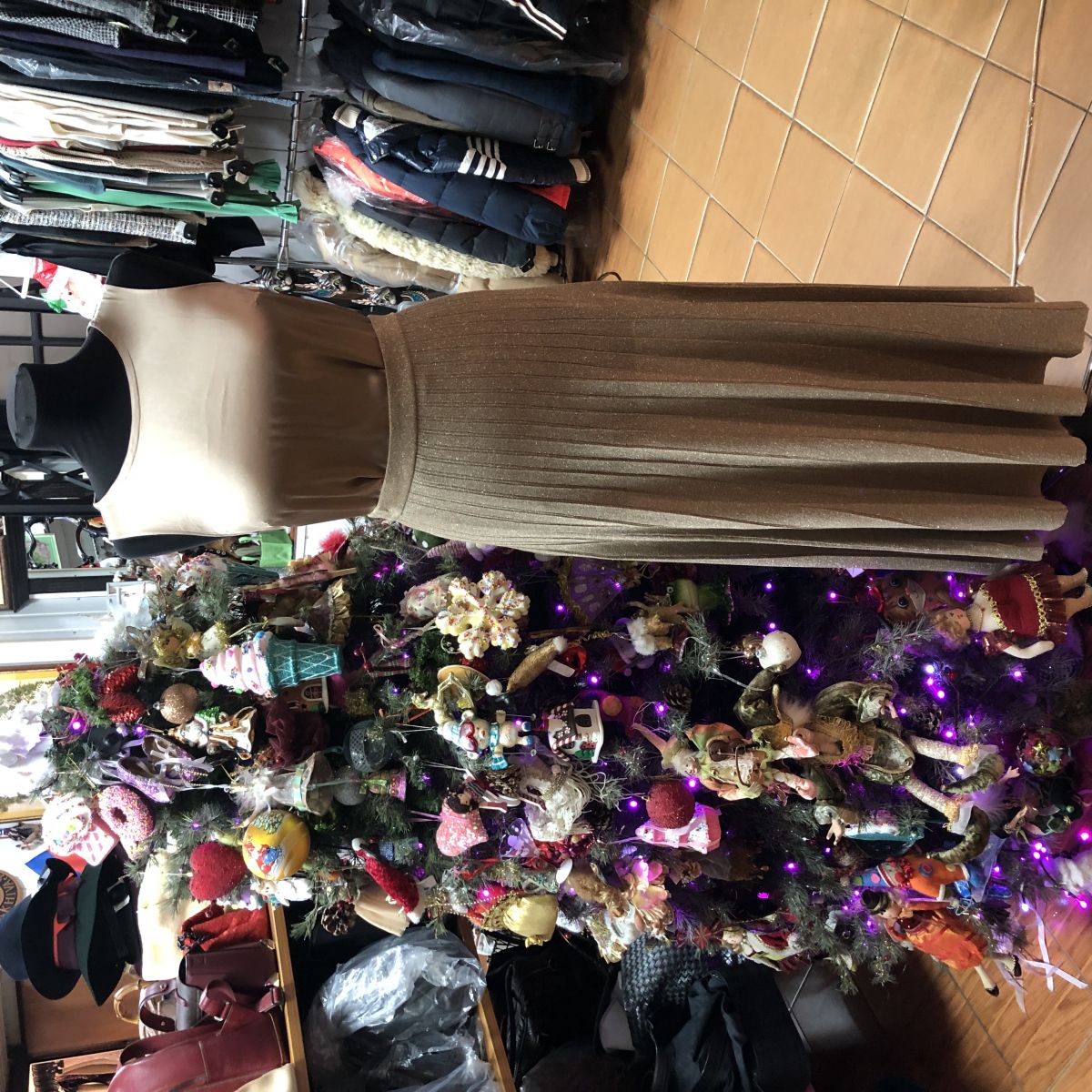 Топ размер M цена 7 828 руб
Юбка / люрекс/ Joseph размер M цена 10 959 руб