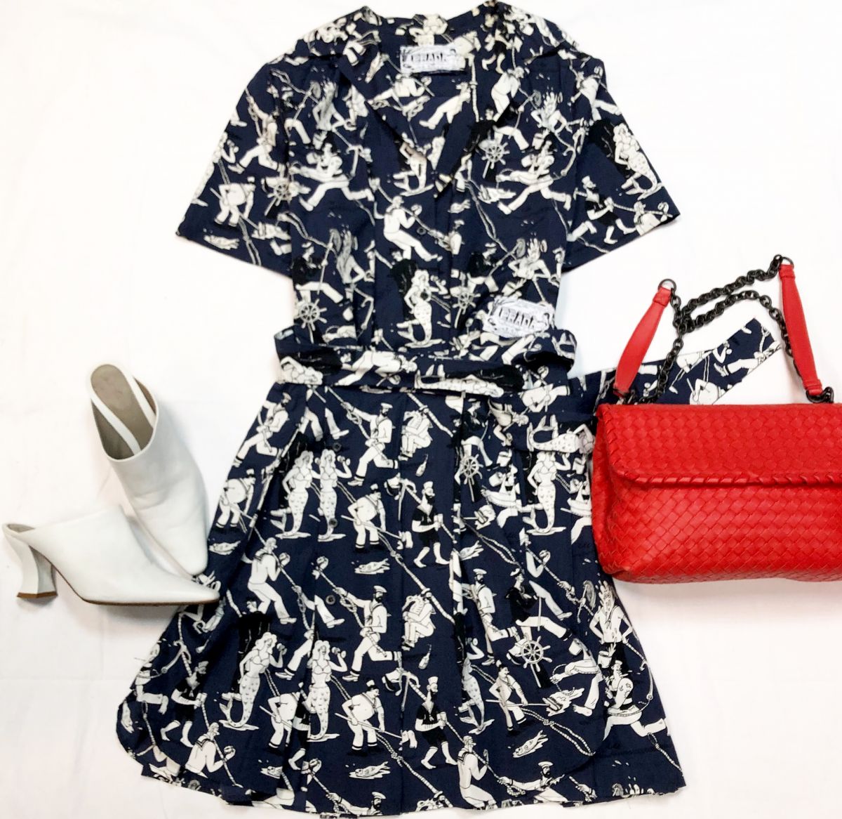 Платье PRADA размер 44 цена 38 463 руб 
Сумка BOTTEGA VENETA