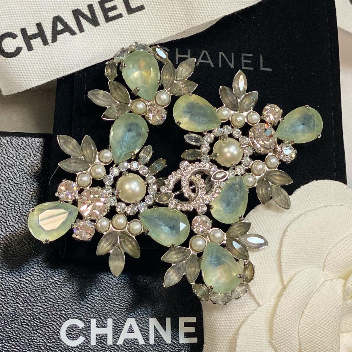 Брошка / камни / Chanel цена 38 463 руб 