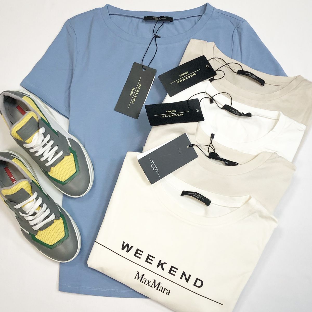 Футболки Weekend размер XS цена от 3 847 руб до 5 385 рубКроссовки Prada размер 37.5 цена 26 155 руб