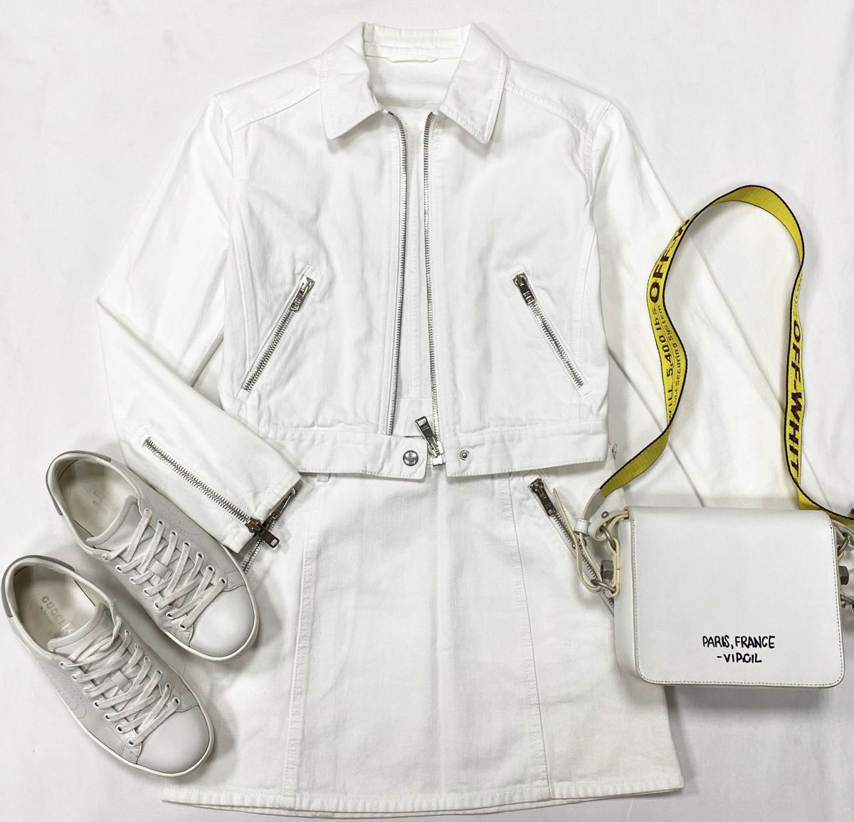 Костюм / куртка + юбка / Prada размер 40 цена 12 524 руб 
Кеды Gucci размер 35 цена 10 959 руб 
Сумка Off White